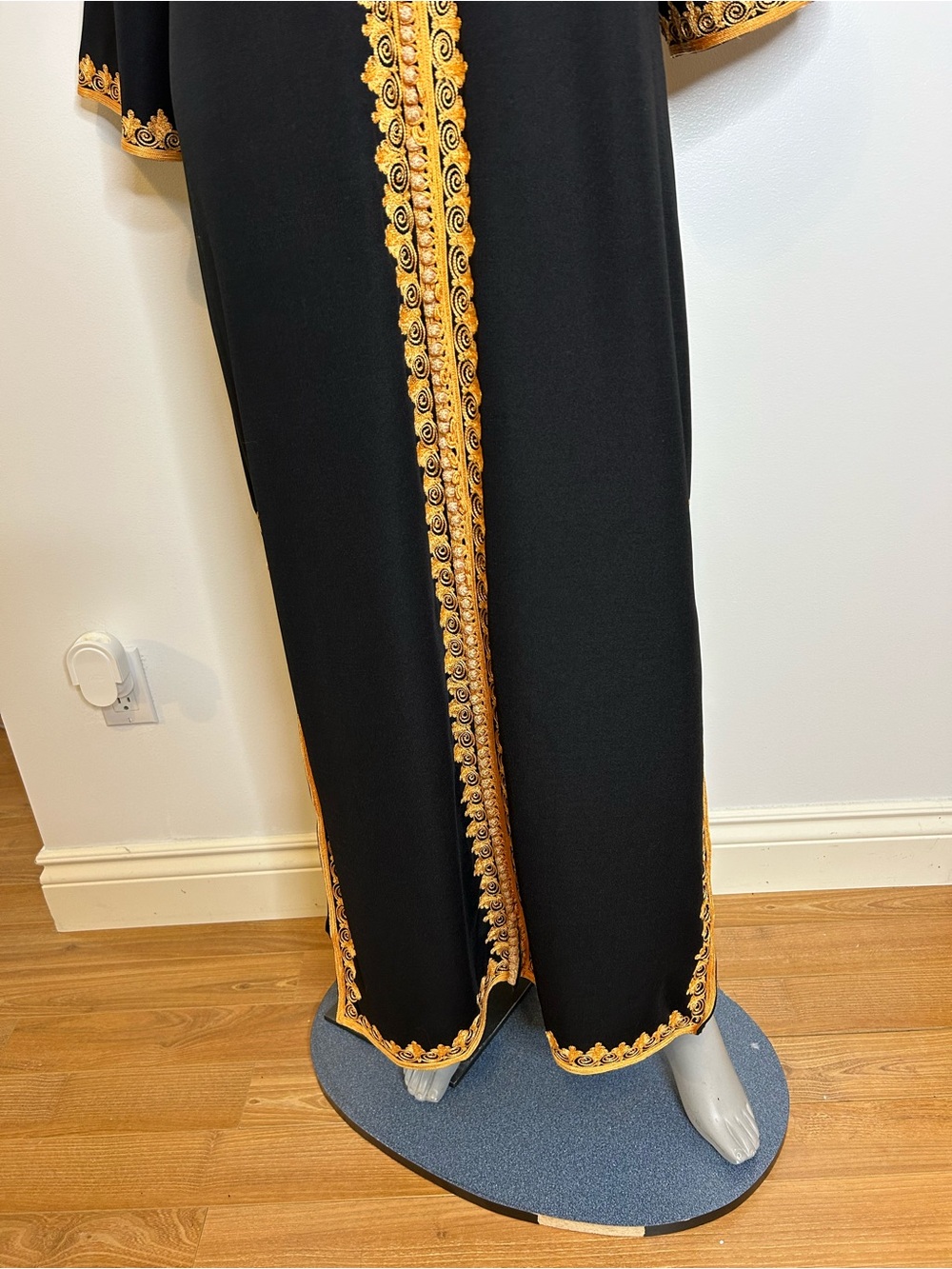 Elegant and authentic Caftan in black with orange trim❤️Never used - Picture 5 of 15